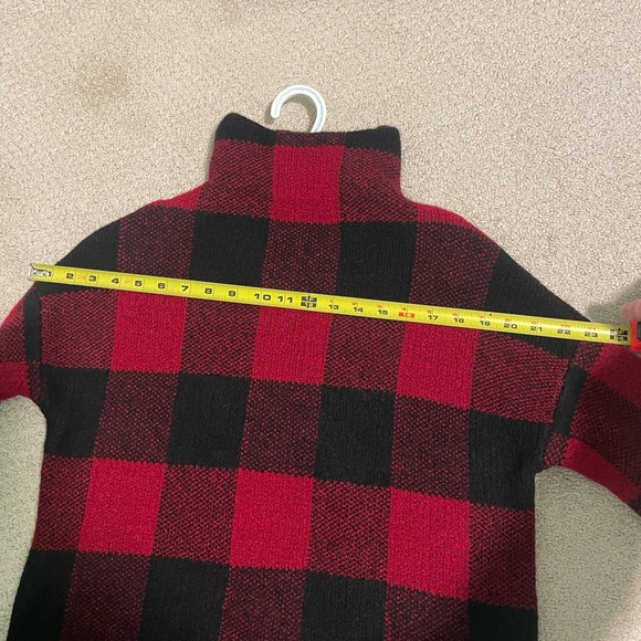 Tahari Buffalo Plaid Sweater - Picture 4 of 6